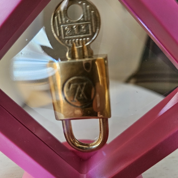 LV Lock and Key RARE #214 Valentines Day Number - Picture 3 of 6